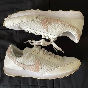 Nike Daybreaks womens